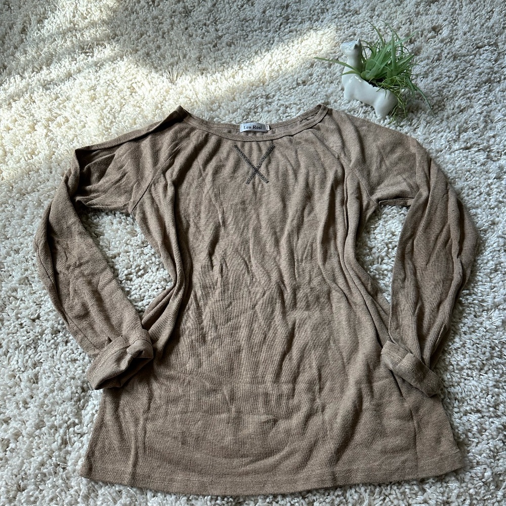 Leo Rosi tan casual long sleeve knitted comfy cozy fall crewneck sweater…